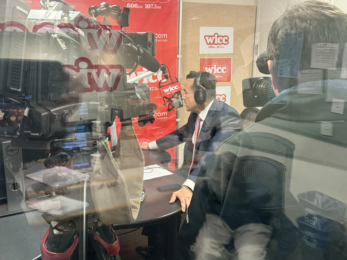 johncraven1's tweet photo. HAPPENING NOW: #Bridgeport Mayor @joeganim offering a mea culpa on @WICC600 

Ganim now says he’s “taking ownership of what happened in my campaign,” including ballot stuffing

Ganim also not appealing ruling tossing out primary

“Whatever was done needs to be dealt with” https://t.co/c5TDulI3h9