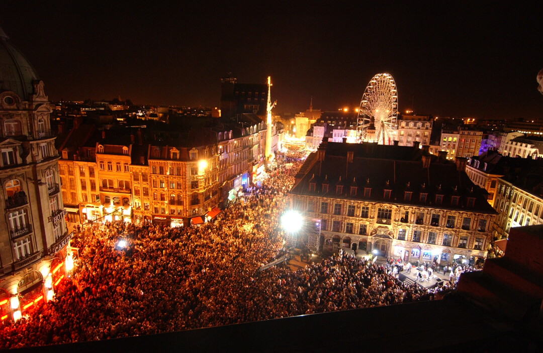 lillefrance's tweet image. 😍 Lille 2004, capitale européenne de la culture : le coup d'envoi, c'était il y a 20 ans !

📸 6 décembre 2003 

#jaimelille