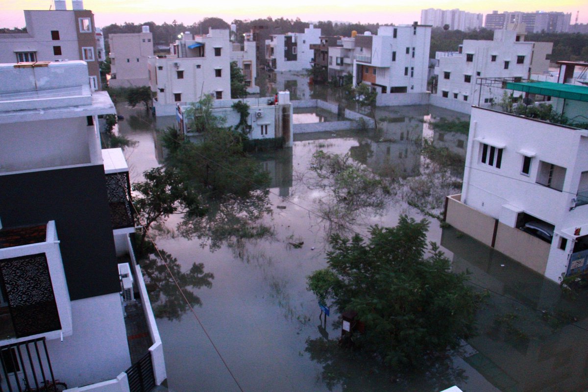 Dineshsun7's tweet photo. @MuraliS27 @lonewanderlust_  please help amplify #ChennaiFloods #ChennaiRains #GCC #Tangedco #CycloneMichuang #ChennaiCorporation #waterlogged https://t.co/HaODZfDdBW