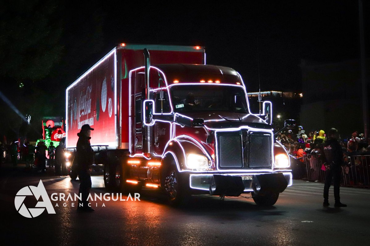 AngularAgencia's tweet photo. ⛄🎅❄️ #Galería •• Tras 5 años de ausencia la #CaravanaCocaCola regresó a #Puebla. ¿Cumplió tus expectativas?

Via @Veck_Arenas https://t.co/IpkRSZTpFL
