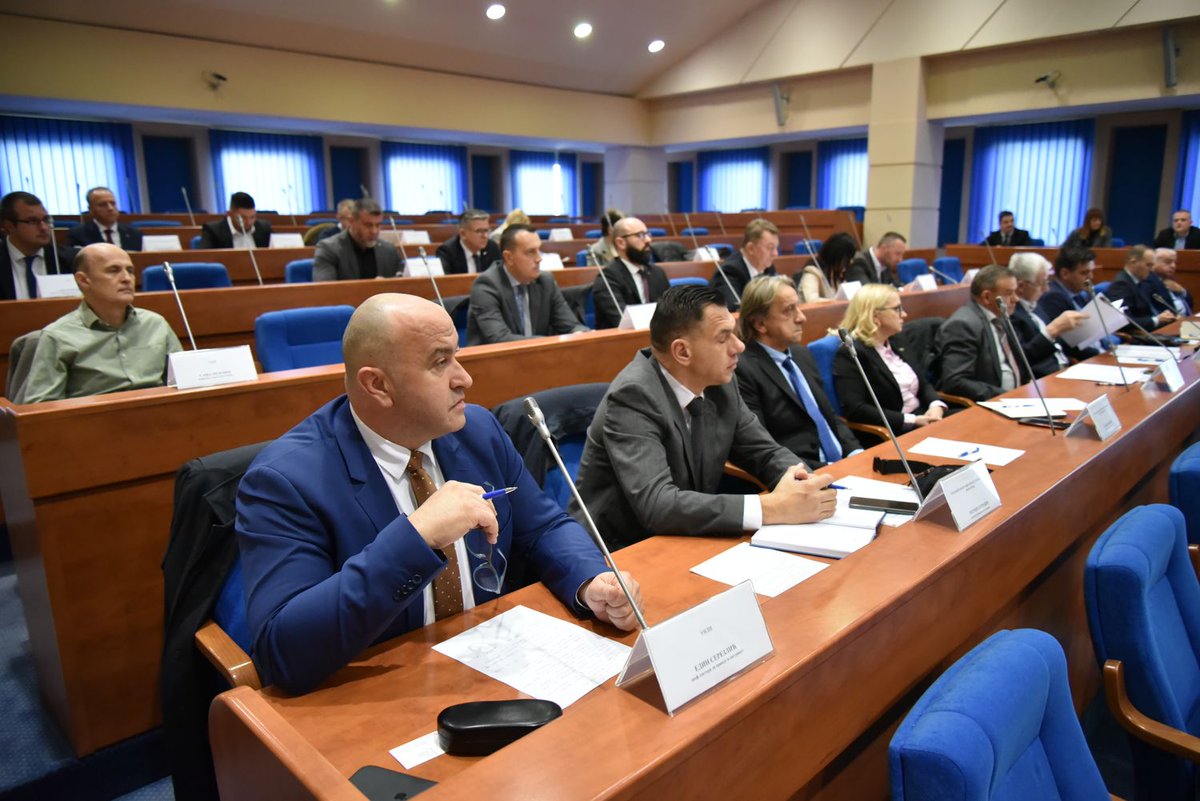 UNDPBiH's tweet photo. Republika Srpska National Assembly hosted a vital meeting on #CyberSecurity, backed by #UNDPBiH. Members discussed the "Building Cybersecurity in 🇧🇦" project, funded by @GermanyDiplo and implemented by #UNDPBiH.

https://t.co/zR1J1mUDpB https://t.co/LF58nIPb7P