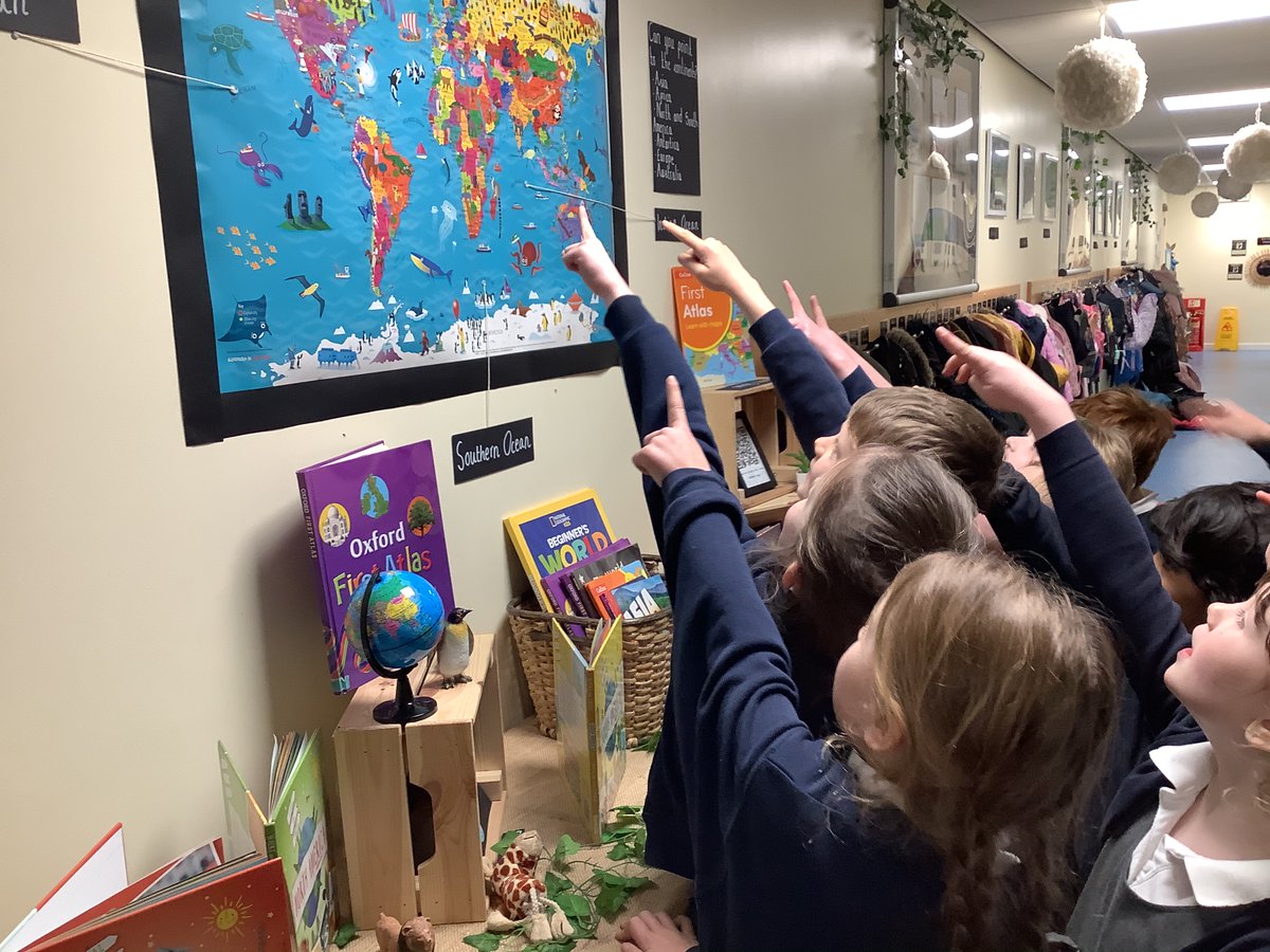 IPMATTowngate's tweet photo. Our new Geography display in KS1 is complete and already having an impact on our children’s knowledge on the wider world🌍❤️ Can you name the continents in order from largest to smallest? We can!😀 #GeographyTPA #KS1TPA https://t.co/fF4cgkHihm