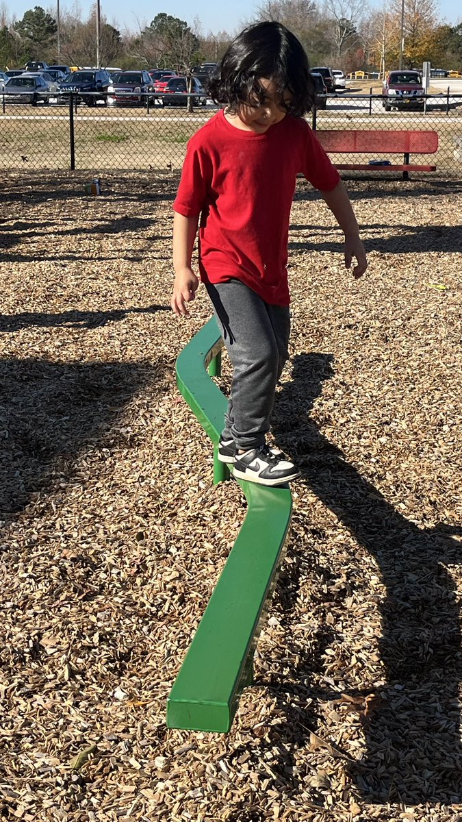 RCPS_EarlyLearn's tweet image. Playground Shenanigans 
#playgroundvibes #sunny #seesaw #Balance #terrifictuesday #tuesday