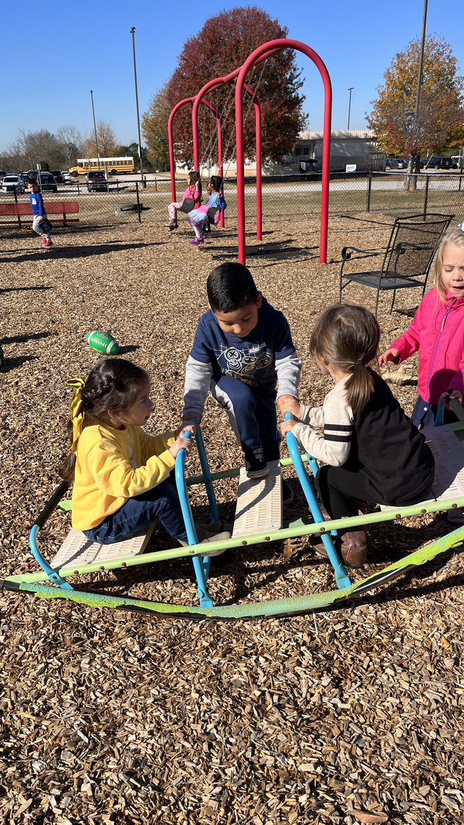 RCPS_EarlyLearn's tweet image. Playground Shenanigans 
#playgroundvibes #sunny #seesaw #Balance #terrifictuesday #tuesday
