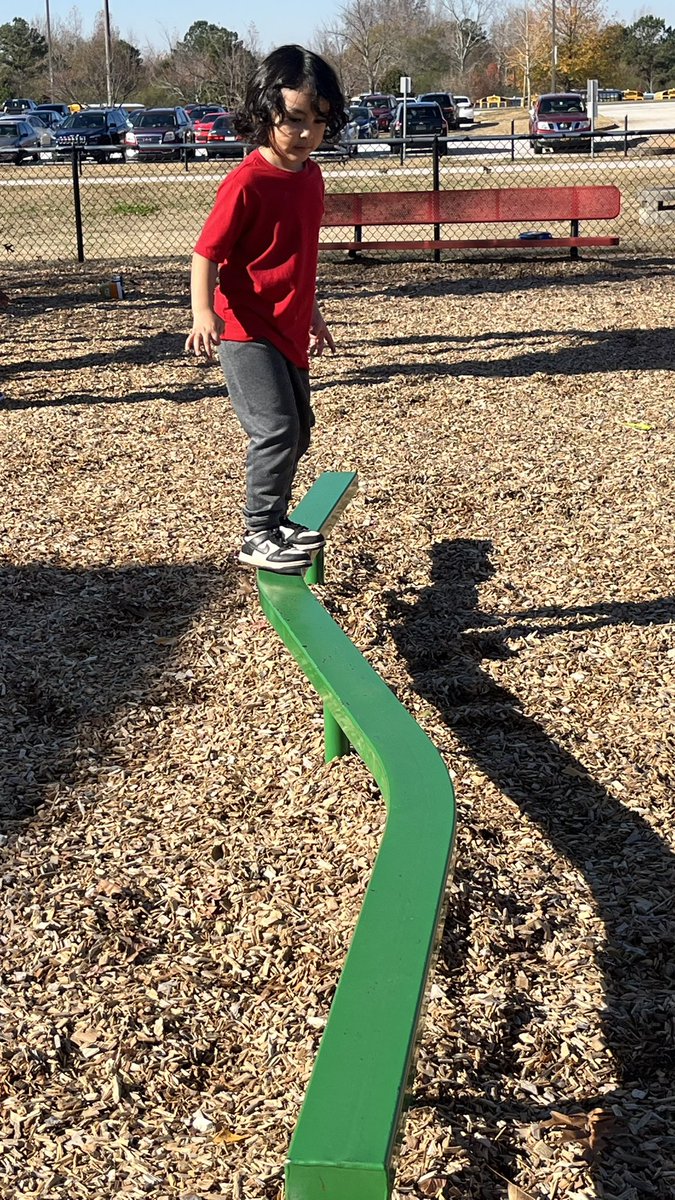RCPS_EarlyLearn's tweet image. Playground Shenanigans 
#playgroundvibes #sunny #seesaw #Balance #terrifictuesday #tuesday