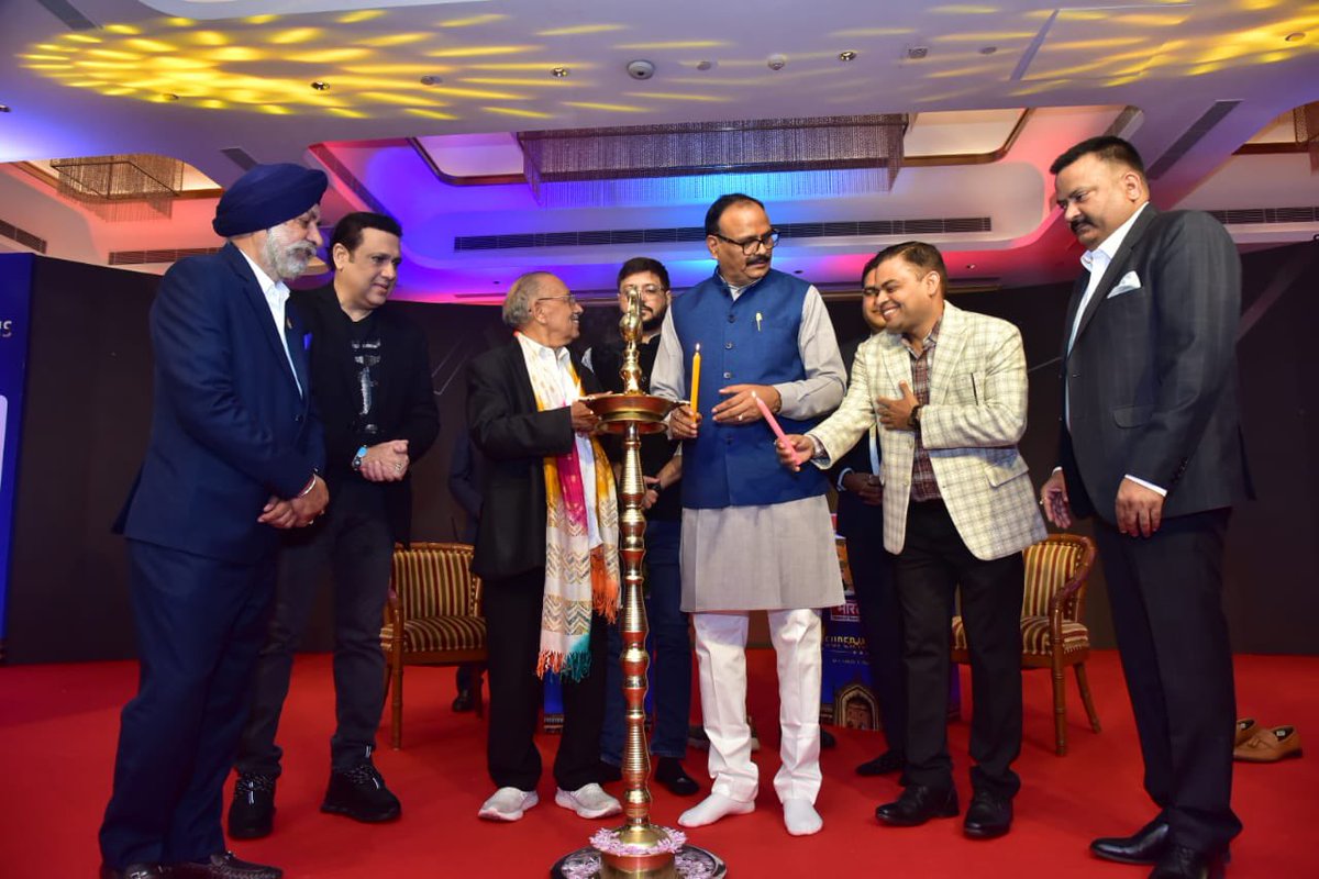 sunilverma_ias's tweet photo. It was lifetime oppertunity to meet my evergreen Hero #Govinda at Super Indians Conclave, Lucknow by @Bharat24

Govinda 
📸 Watch this video on Facebook
https://t.co/i77SiAKKt6 https://t.co/9AGmSYh5H3