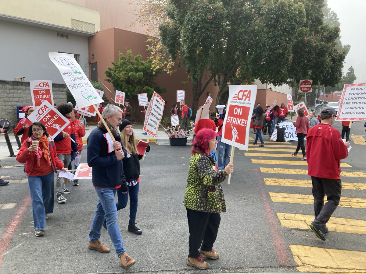 We ⁦<a href="/CFA_United/">California Faculty Association</a>⁩ shut down ⁦<a href="/SFSU/">SF State</a>⁩ today. #solidarity ⁦<a href="/labornotes/">Labor Notes</a>⁩ ⁦<a href="/strikewave/">Strikewave</a>⁩ ⁦<a href="/PortsideOrg/">media@portside.org</a>⁩