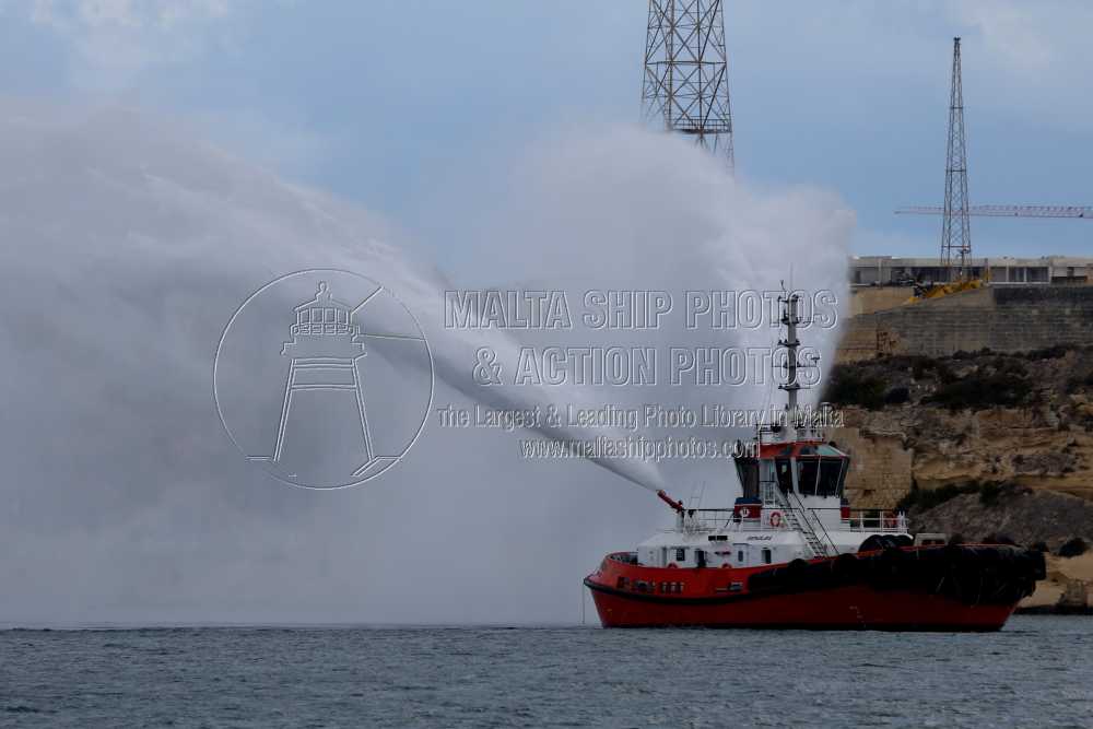 Shipguru's tweet image. #Tugboat #SENGLEA during #firedrill at  #grandharbourmalta - 21.11.2023 - www.maltashipphotos.com- NO PHOTOS can be used or manipulated without our permission @TUGSPOTTERS @EuroTugs @RRiuniti