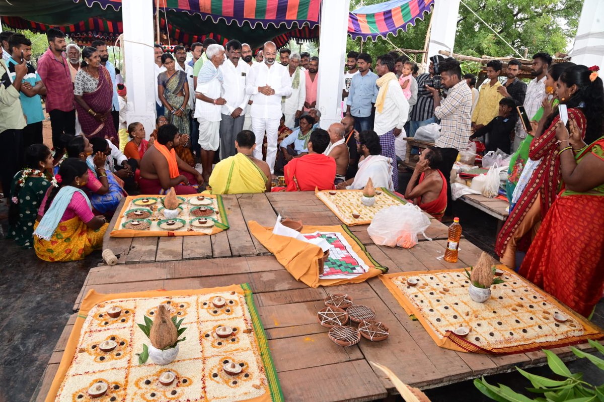 bandisanjay_bjp's tweet photo. ముగ్ధుంపూర్ గ్రామంలోని మల్లన్న దేవాలయ విగ్రహ ప్రతిష్టాపన కార్యక్రమంలో నేడు ఉదయం పాల్గొనడం జరిగింది. https://t.co/4cYSVfAKdq