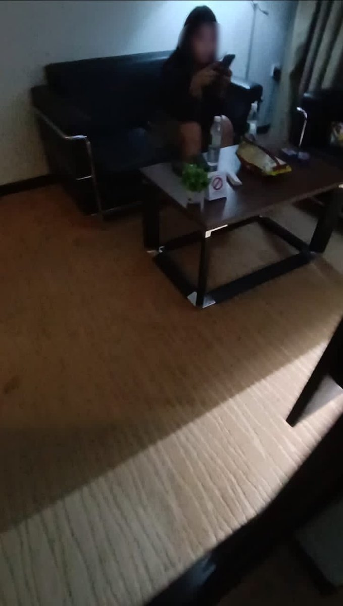 值得記錄的一天
既然真的被我急着🍵友
一起吃零食~看電視~聊天打屁
人心还是有美好的
初次見面🍵
謝謝你對我的信任🙇🙇🙇
ps.真說可惜美中不足的,就是酒店没茶只有礦泉水😂