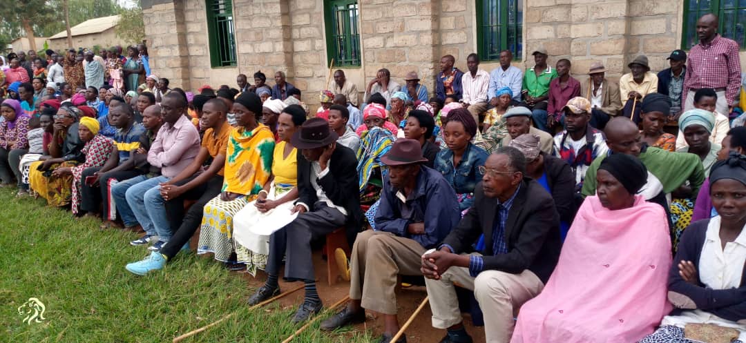 KamabuyeBugese's tweet image. Uyu munsi mu tugari twose tugize  mu murenge wa @KamabuyeBugese ,habaye Inteko z'abaturage, haganiriwe kuri gahunda za #Leta, 
- Kwicungira umutekano
-Kwimakaza umuco w'isuku n'isukura,
-Hakemuwe Kandi ibibazo by'abaturage,
_Gutegura Amarushanwa y'Umurenge Kagame Cup 2023_2024.