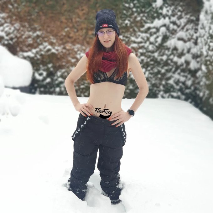 Hat jemand Lust mich in seine Arme zu nehmen und ganz doll zu w&auml;rmen?  #schnee #winter #finafoxy #redhead<a href="/tag/redhead"class="tags"><span>#redhead</span></a><a href="/tag/snow"class="tags"><span>#snow</span></a><a href="/tag/winter"class="tags"><span>#winter</span></a><a href="/tag/outdoor"class="tags"><span>#outdoor</span></a><a href="/tag/schnee"class="tags"><span>#schnee</span></a><a href="/tag/fina"class="tags"><span>#fina</span></a>