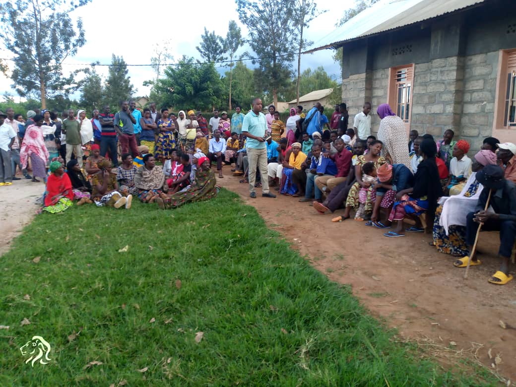 KamabuyeBugese's tweet image. Uyu munsi mu tugari twose tugize  mu murenge wa @KamabuyeBugese ,habaye Inteko z'abaturage, haganiriwe kuri gahunda za #Leta, 
- Kwicungira umutekano
-Kwimakaza umuco w'isuku n'isukura,
-Hakemuwe Kandi ibibazo by'abaturage,
_Gutegura Amarushanwa y'Umurenge Kagame Cup 2023_2024.