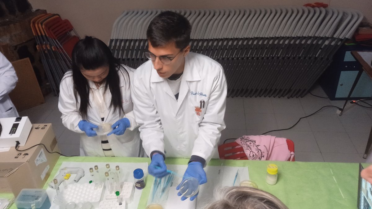 biometac's tweet photo. Los alumnos y profesores de Biometac de @unileon participaron de la semana cultural de Modino (Cistierna). Enseñando y aprendiendo con los vecinos de este pueblo sobre Fauna, Flora, Gea y Ganadería.
#Modino #Cistierna #aprendizajeservicio #ods2030 https://t.co/dhnUQCxLft