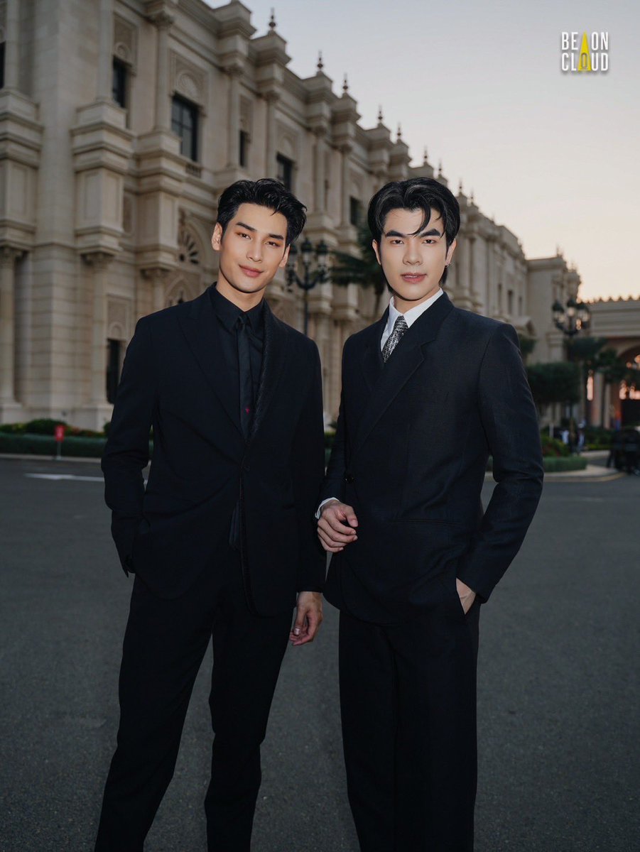 beoncloud_th's tweet photo. อาโป-ณัฐวิญญ์ วัฒนกิติพัฒน์ และ มาย-ภาคภูมิ ร่มไทรทอง ร่วมงาน Red Sea Film International Festival 2023 🎞️ ลุคของทั้งคู่บอกเลยว่าหล่อเกินต้านสุด ๆ ✨🫶🏼

@RedSeaFilm @Nnattawin1 @milephakphum 
#MileApoRedSeaFilm2023D1 https://t.co/vjhAsnwbC4