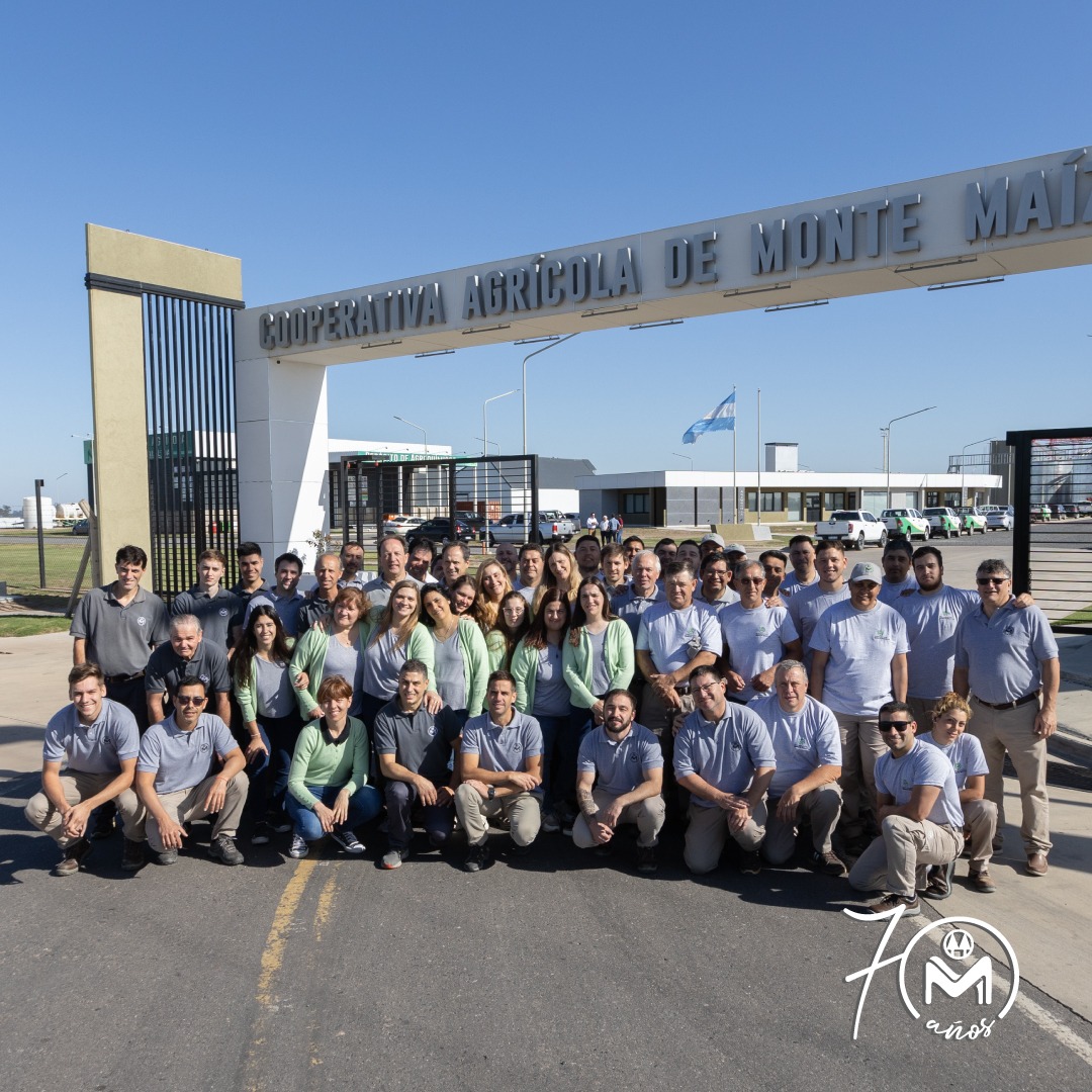 🤝Culminamos este recorrido, en el año del 70 Aniversario de nuestra Cooperativa, agradeciendo a cada uno de los miembros que componen este 🌟EQUIPAZO🌟

💪🏻Ellos son quienes día a día, trabajan con honestidad, respeto y responsabilidad cuidando intereses de asociados y clientes.