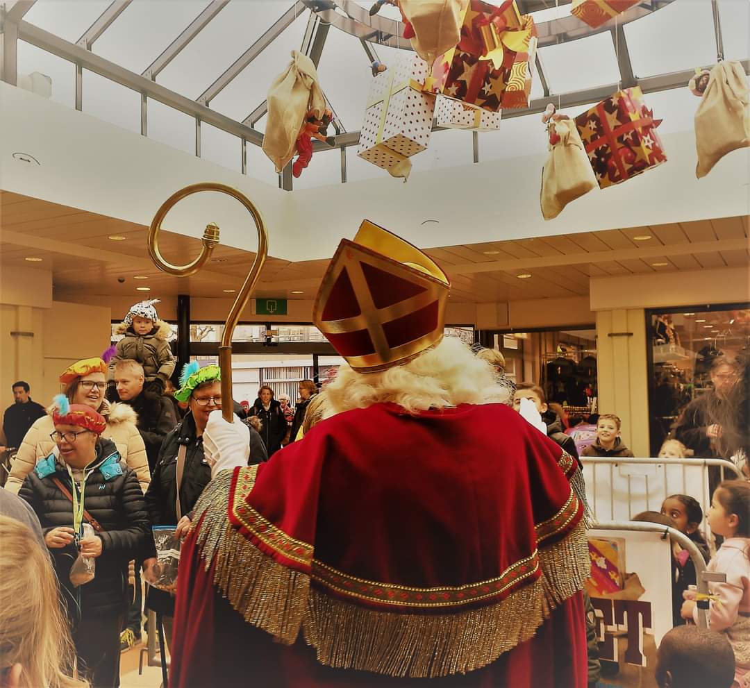 ScottDeBoer8's tweet photo. My coworker Matt as Sinterklaas today.
Happy Holidays https://t.co/avmgza3bhN