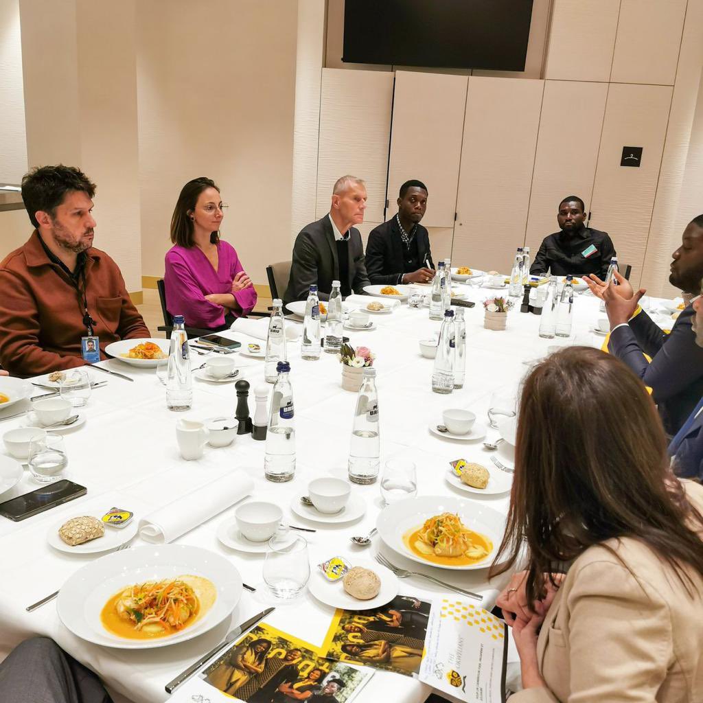 Conduisant une mission de <a href="/TheOkwelians/">The Okwelians</a> à Bruxelles, j’ai rencontré des décideurs publics bruxellois, belges et européens avec lesquels nous avons échangé et envisagé des synergies en faveur d’une coopération plus équitable entre #Afrique et #Europe dans les industries vertes