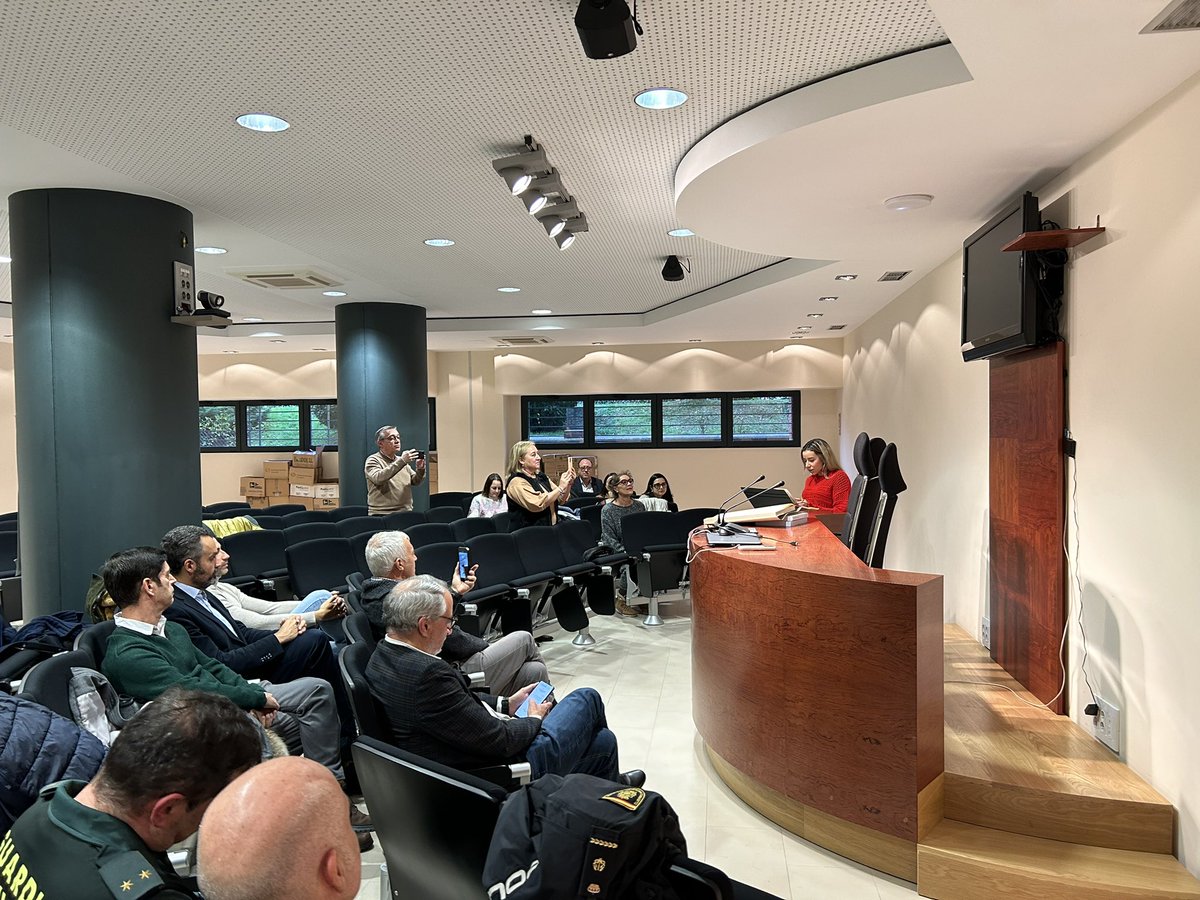jabargon's tweet photo. Gracias  todos los que habéis participado en este acto de lectura de nuestra #ConstitucionEspañola . https://t.co/Wclp8ANoUW