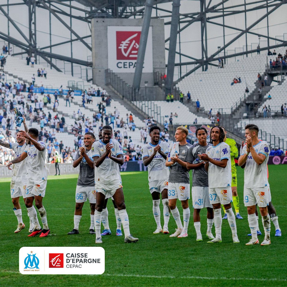 ⚽️ Allez l'@OM_Officiel ! Tous derrière nos olympiens pour l’#Olympico opposant l’OM à l’OL. Rendez-vous ce soir à 21h00 au cœur de l'@orangevelodrome pour vibrer avec la #TeamOM 🔵⚪️