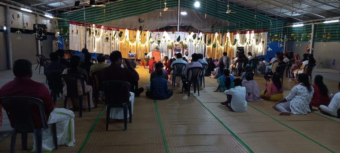 JGDSwamiji's tweet photo. #VrischikaMasa #RudraPuja samoohik today evening at @ArtofLiving #TOK #prayar #Alappuzha
@Vaidicpujas @vdskerala https://t.co/H7oZWZ8m0S