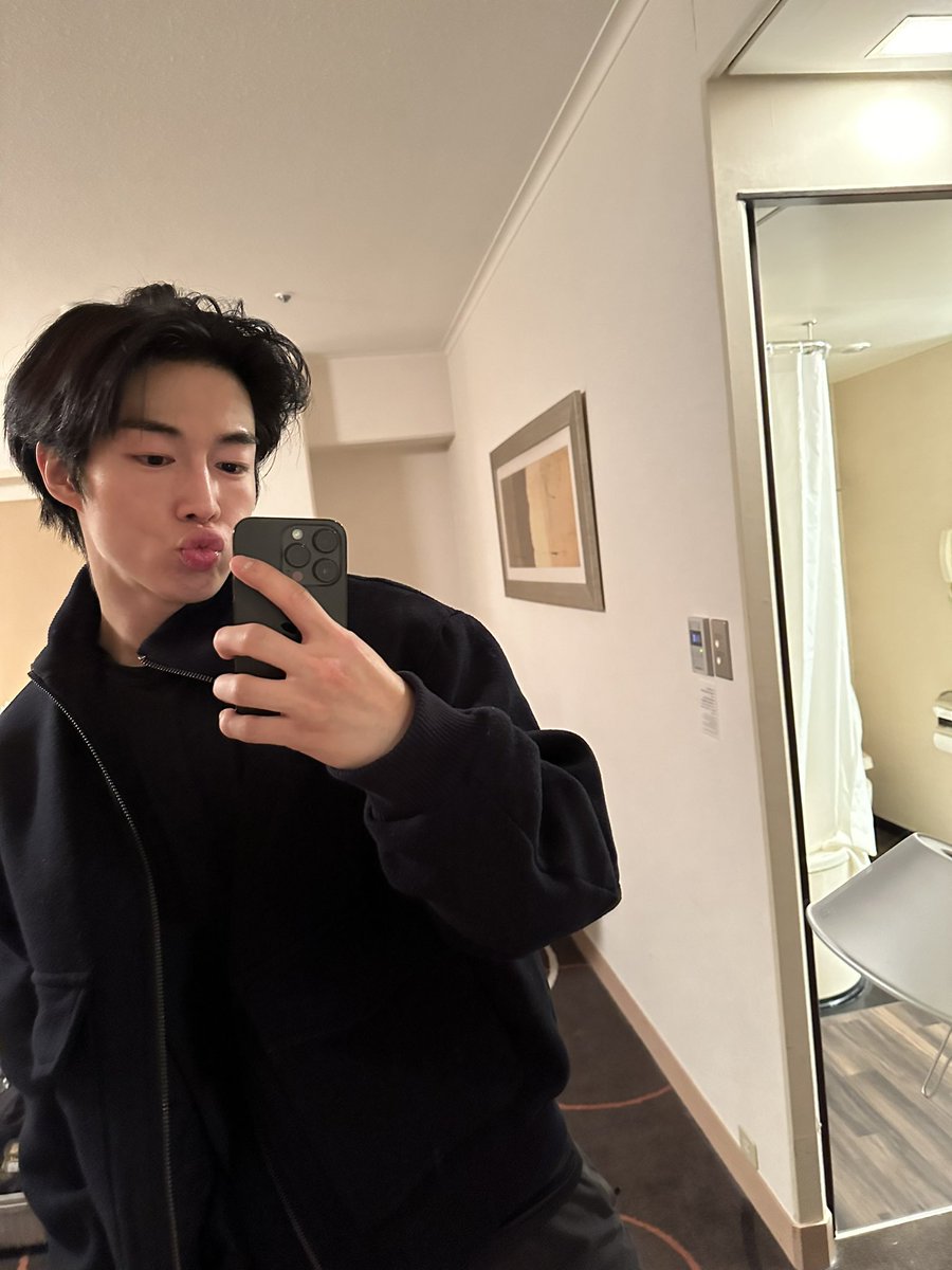 SF9official's tweet photo. 무슨 일이 일어나고 있나요? https://t.co/CQDHLqQcJe