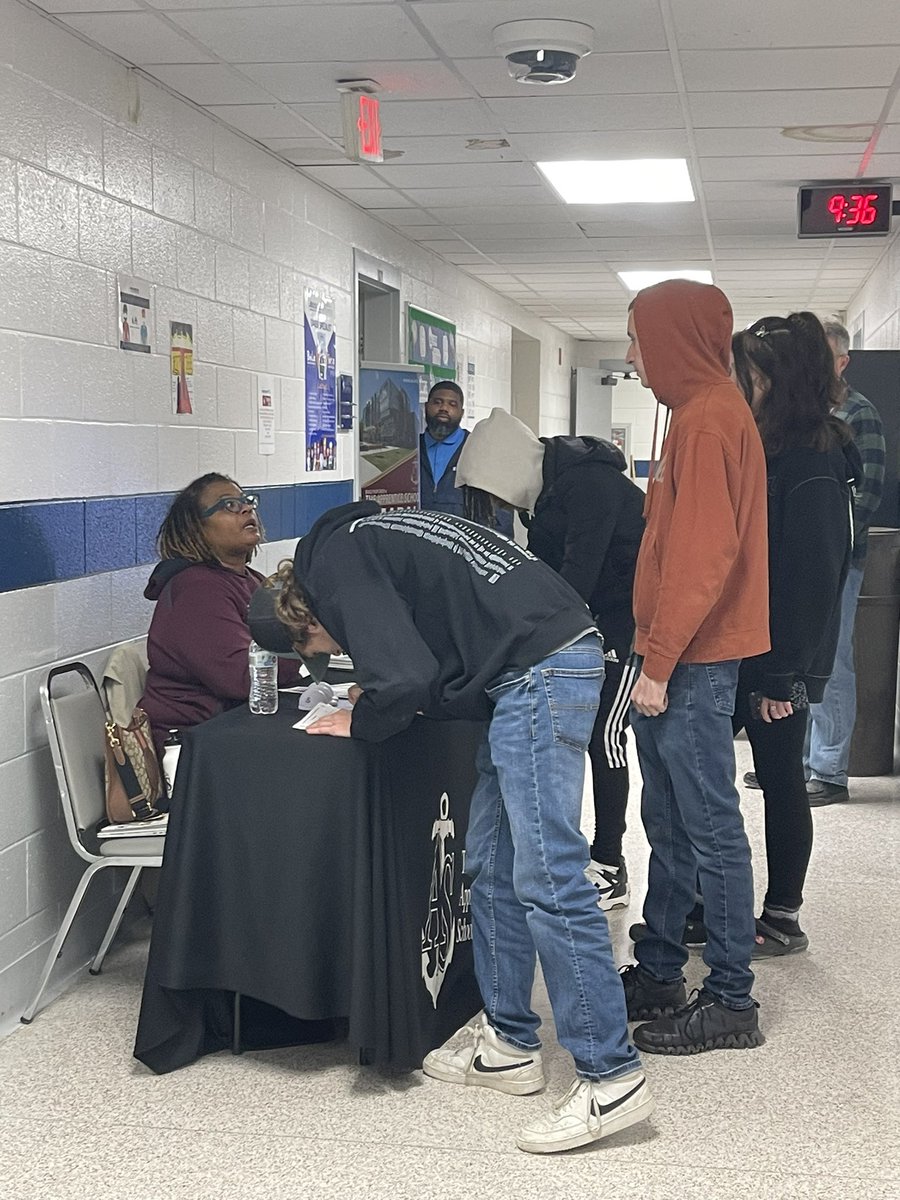 Big thanks to #TheApprenticeSchool at Newport News Shipbuilding for visiting our campus today and opening doors to exciting opportunities for our students! Your insights & partnership are invaluable. #NHRECCTE  #NewHorizonsCTE #LeadBoldly @WeAreHII 
@NHREC_VA