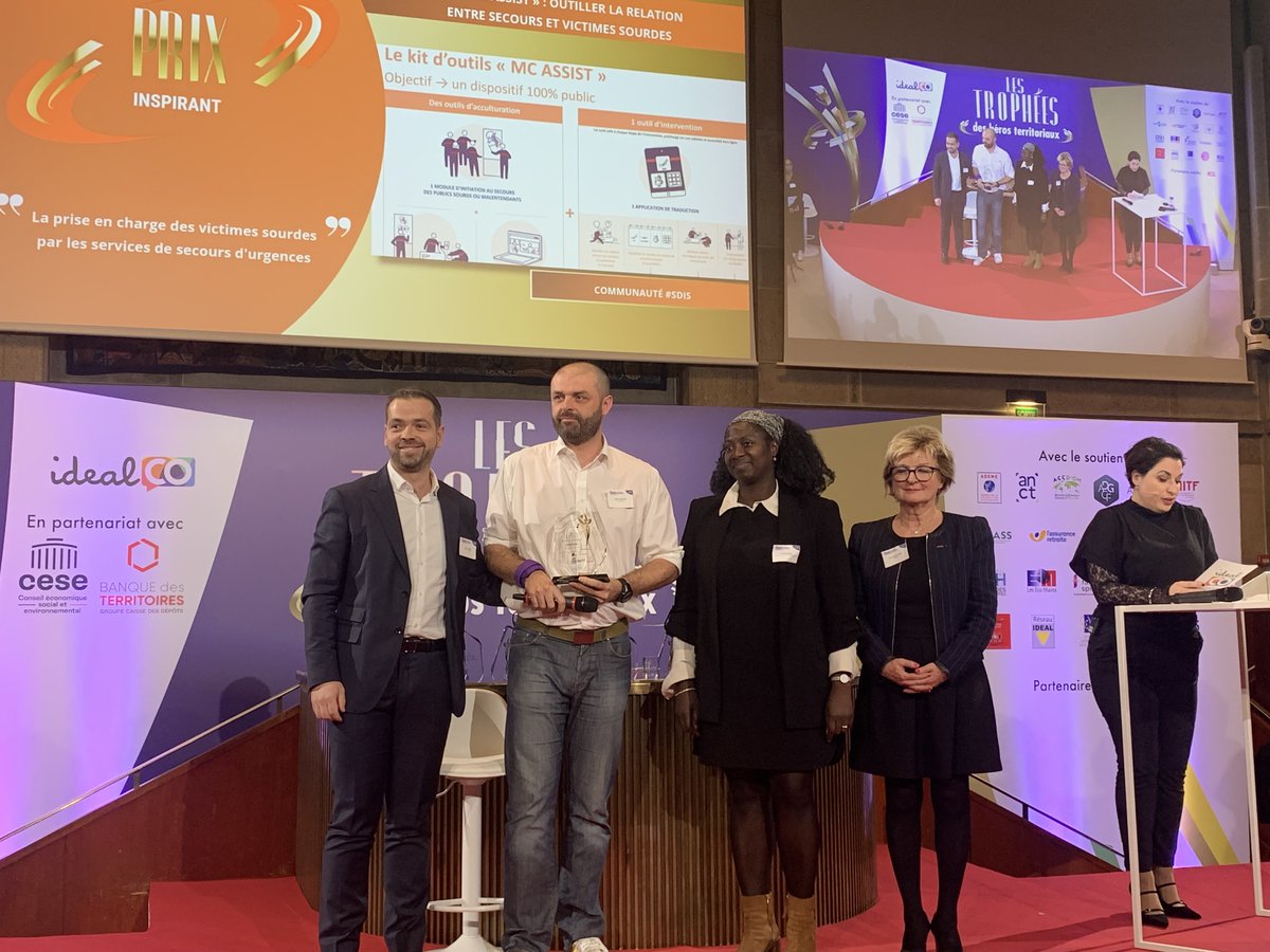 IDEAL_Co's tweet photo. 🏆Trophées des Héros Territoriaux
Félicitations à Anthony Philippe du @SDIS14, lauréat du Prix inspirant dans la catégorie Territoire pour son projet "Kit « MC-ASSIST » : Outiller la relation entre secours et victimes sourdes".
#idealCO #HerosTerritoriaux #sdis #collterr #fpt https://t.co/3LAwHbkwNE