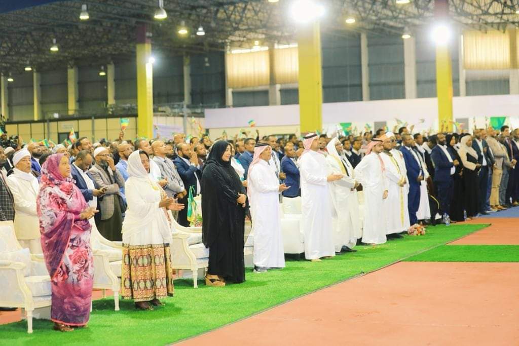 ለዘመናት ምላሽ ለተነፈጋቸው የሙስሊም ወገኖቻችንን ጥያቄዎች ፤ የለውጡ መንግስት በሰጣቸው ምላሽ መነሻ በማድረግ ''ቀጣይ ምዕራፍ ለሁለንተናዊ ለውጥ'' በሚል መሪ ቃል የምስጋና እና የሰላም ኮንፍረንስ በሚሊኒየም አዳራሽ ተከናውኗል::
ለውጡን ተከትሎ