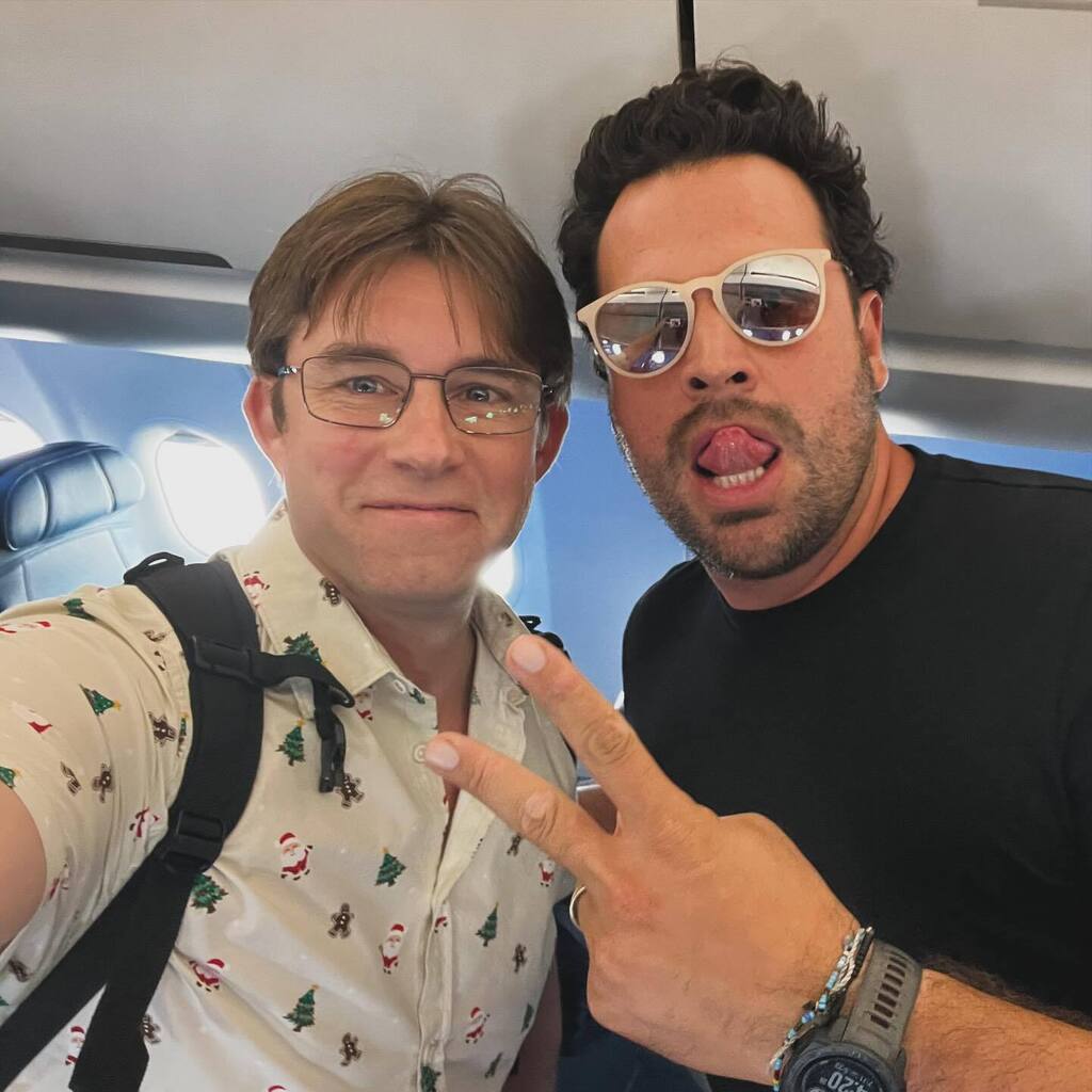 Happy surprise to be on the same flight as our Mexican friends Dani and Zully on our flight to Mexico. instagr.am/p/C0emIScu3u_/