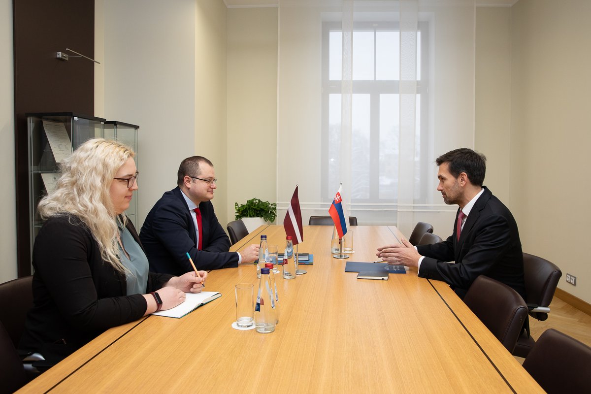 Thank you Mr. Reinis Brusbārdis, Parliamentary Secretary 🇱🇻 @Arlietas ! 🤝 Maintaining unity among EU Member States and within NATO, especially on its Eastern flank, will be one of our main challenges in the coming weeks and months: the Russian invasion of Ukraine, EU
