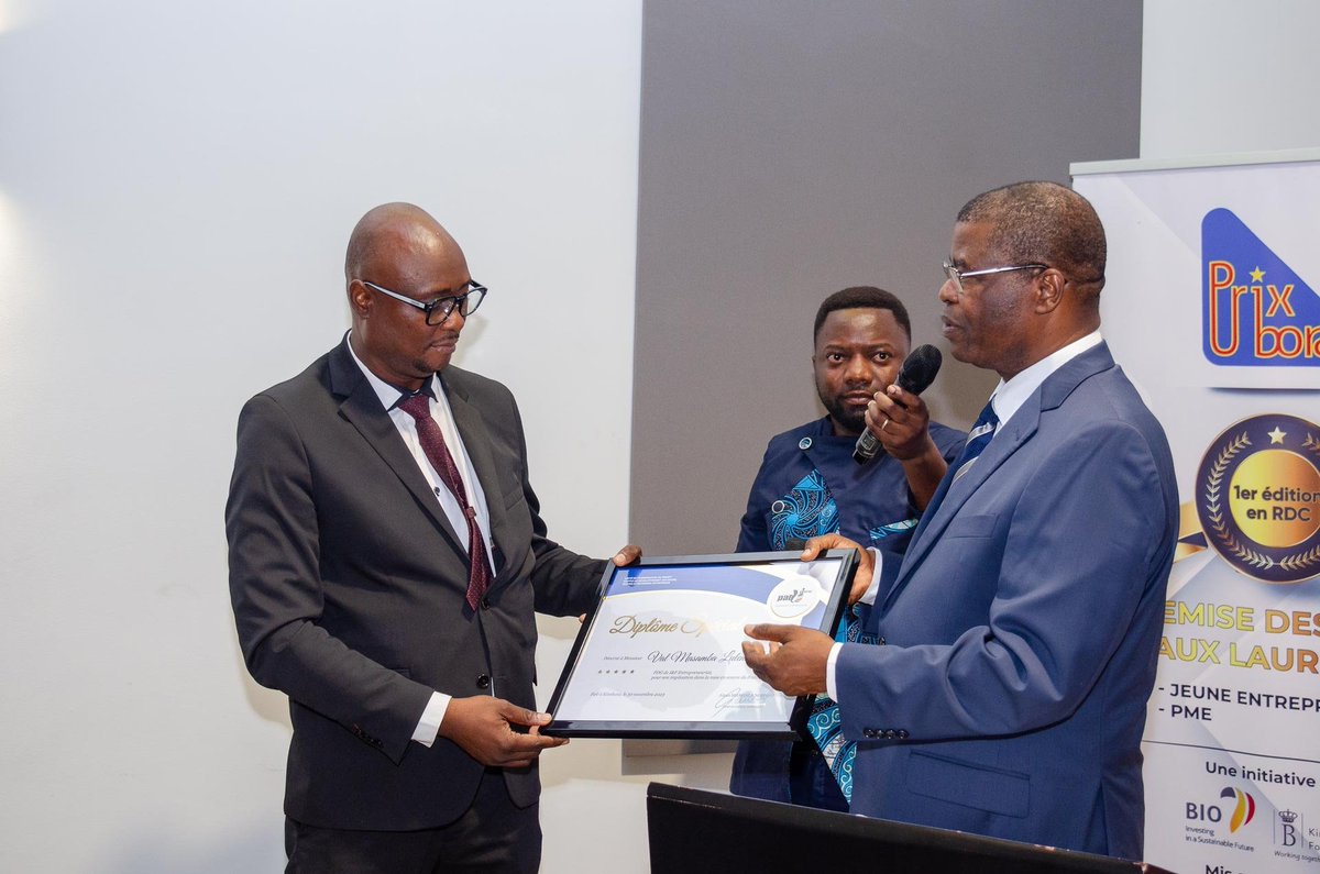 padmpme's tweet photo. Profitant de la cérémonie de remise du #PrixUbora organisée ce mardi 5 décembre à @SilikinVillage à Kinshasa, le Coordonnateur national a remis un diplôme spécial à Val Masamba Lulendo Panda, PDG de I&F Entrepreneuriat en reconnaissance de sa participation à la réussite des activités du du #PADMPME.
Joël Tembo Vwira avait reçu le même diplôme le week-end dernier à Goma.
Ces deux experts ont été au coeur de la mise en oeuvre des concours des plans d'affaires (#COPA), un programme d'accompagnement de PME établies et des jeunes entrepreneurs organisé avec l'appui technique et financier de la @Banquemondiale.
@VMasamba @BunkuluYves @JeunesseCN_RDC @financesrdc @Com_mediasRDC @
@joeltembov