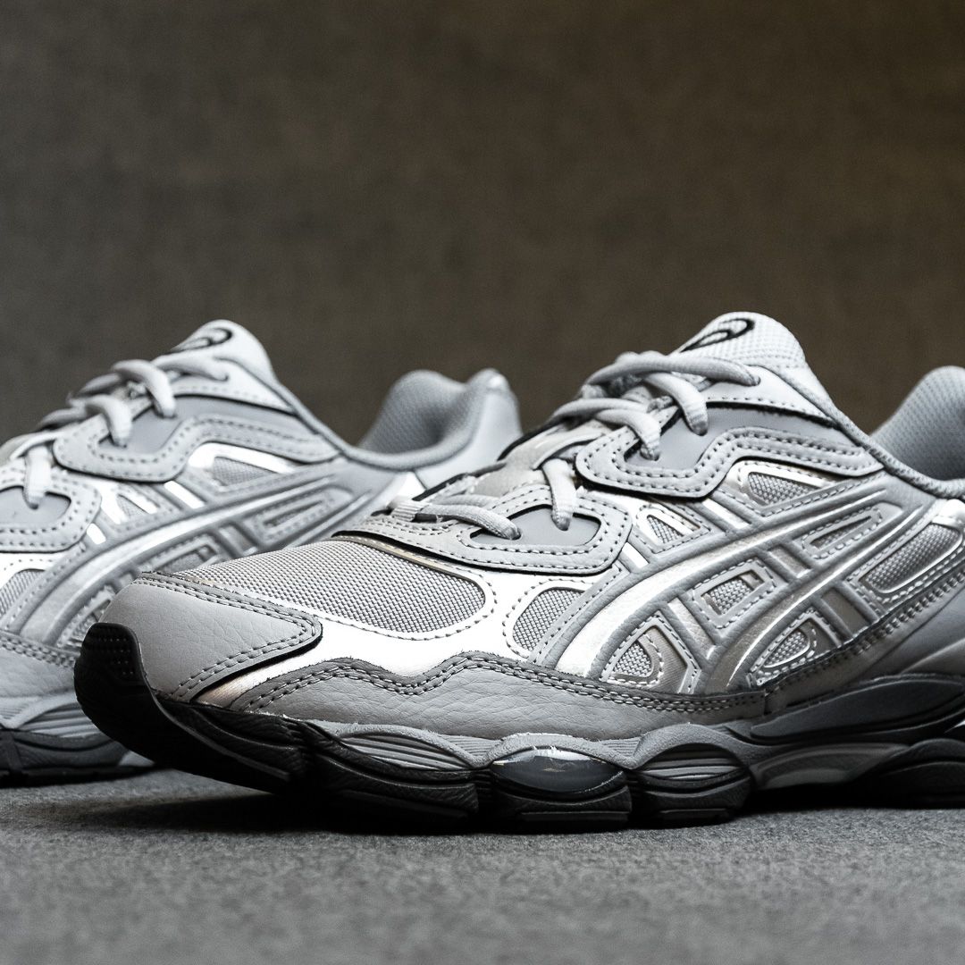 SLKTN_store's tweet photo. The new #ASICS GEL-NYC "Mid Grey/Metallic Silver" is our favorite release of the last few days!⁠

39 - 45 • € 159⁠
LINK: https://t.co/aMvBfxU49H
⁠
#asicsjapan #slktn #solekitchen⁠ #asicssportstyle #asicslifestyle⁠ #asicsGELNYC #asicsaddict #gelnyc https://t.co/v73fHNtJxb