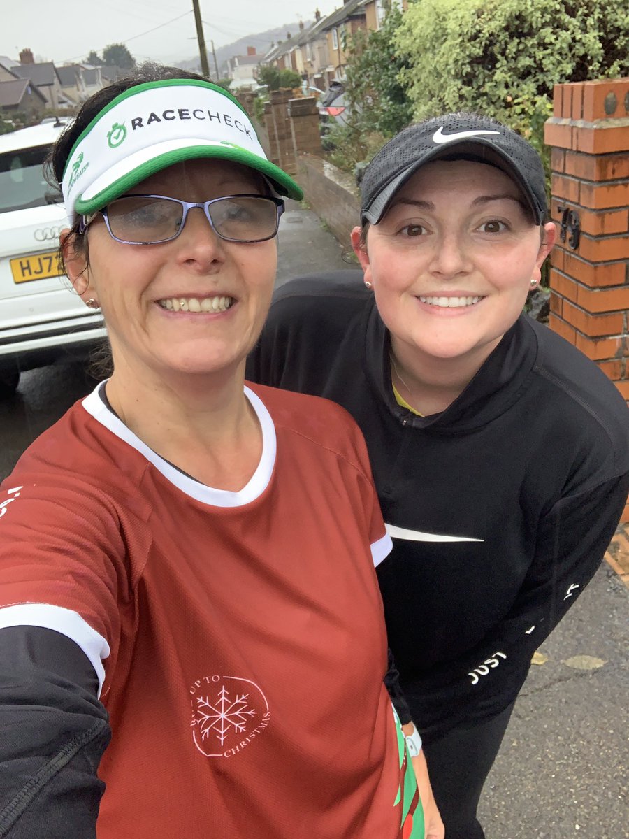 dulciedarling1's tweet image. Loving @runup2christmas  day 5 done, 3 days 3 runs total of over 12 miles done ✔️ today was a chilly hilly 5k before work 🥶❄️🎄🧑🏽‍🎄🏃🏽‍♀️ #ru2c #teamsantapaws #ukrunchat