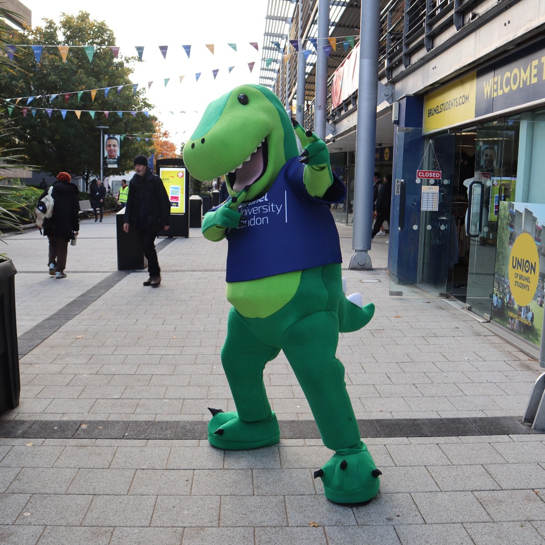 Can you name where this was taken on campus? 📸If so why not come along and watch our Izzy Chirstmas Chase this Friday! It takes place between 14:00-15:30 on campus🦖 
#teambrunel #brunelizzychase #brunelstudents 
#bruneluni