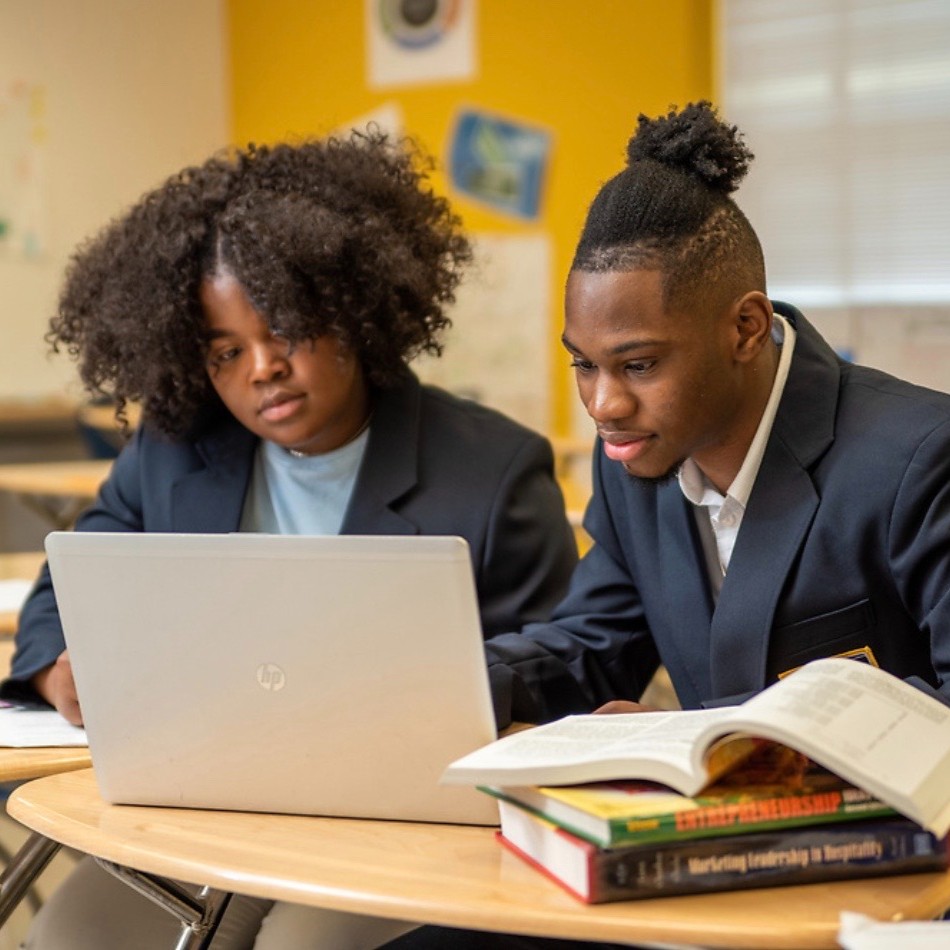 HoustonISD's tweet photo. It's #NationalComputerScienceWeek! 🌐💻 At HISD, we join in recognizing the importance of teaching computer science and helping students develop the analytical and problem-solving skills they will need to succeed in the modern workplace and world. #Destination2035 https://t.co/3yCgJ781g1