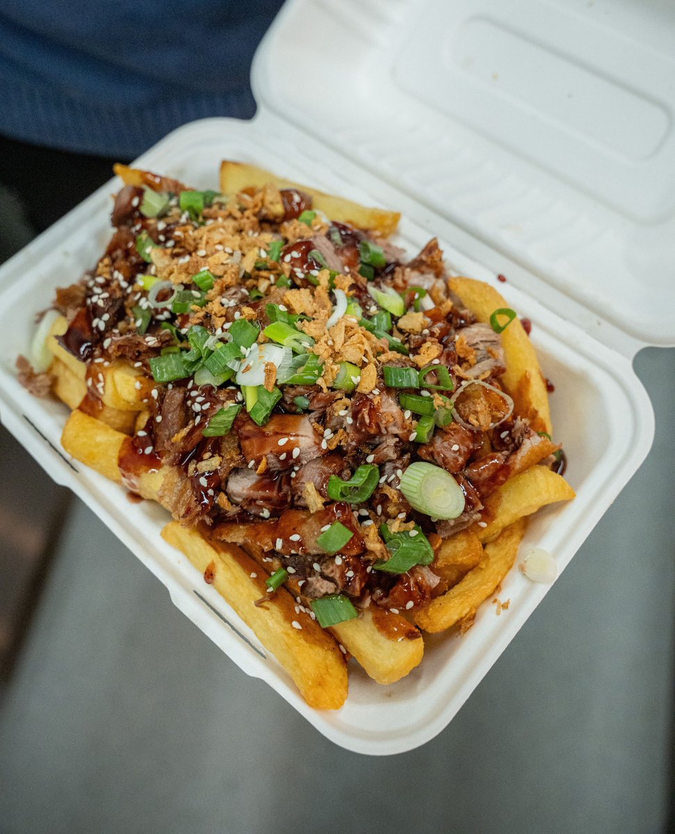 You saw that right, Duck Loaded Chips 🤤

Perfectly fried chips blanketed with tender duck, sprinkled with sesame, and finished with a flourish of green onions and yes, it tastes as good as it looks. 🤩
Order today, in-store, online or by calling 📲 01235 798592

#chinesetakeaway