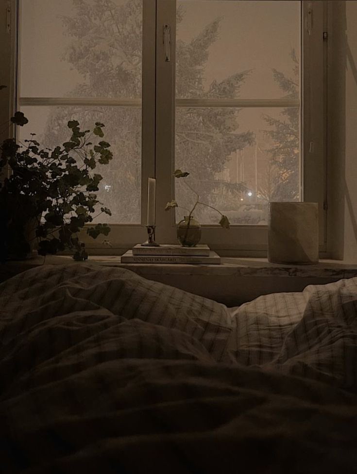 MarieMasarik's tweet image. I was supposed to have a date tonight.  Not the “date” where anything could happend, but simply a “date” with an interesting, handsome man I wanted to get to know more about… but no. No lucky evening for me. #tonsillitis #lifesucks 

Photo from pinterest - credit to the owner.
