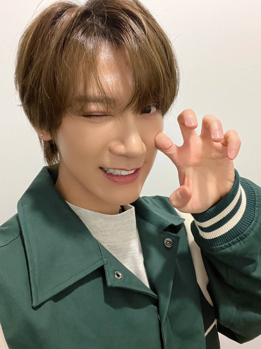 TenBraziI's tweet photo. 🔟💭: “Você se saiu muito bem hoje. Terminei meu dia perfeitamente até o fansign, todos se divertiram, vão para casa em segurança fofinhos que ainda não estão em casa, e até breve.” https://t.co/ls3WBlt38m