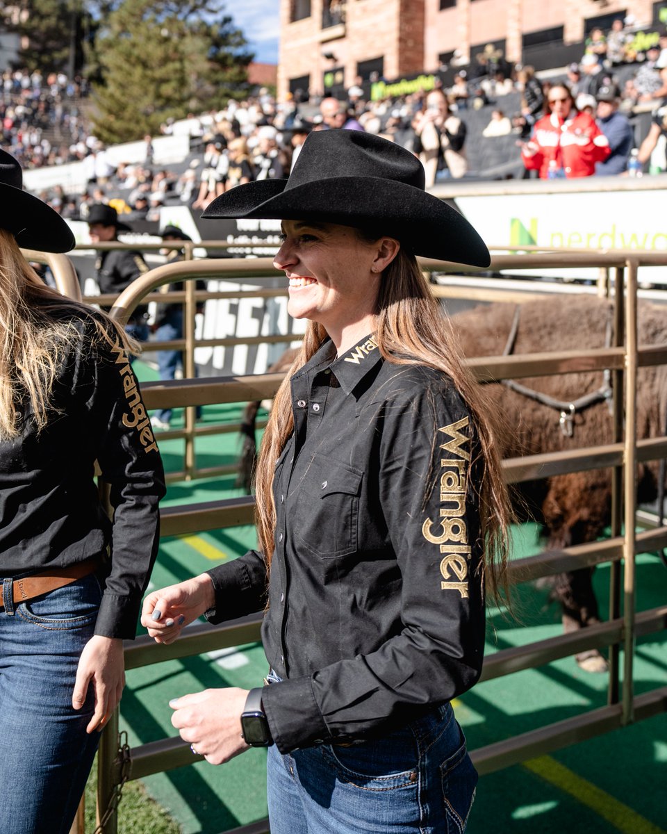 The Mascot Hall of Fame's 2023 Best College Live Animal Program 🙌 Congratulations to our @CUBuffsRalphie handlers! #GoBuffs 🦬