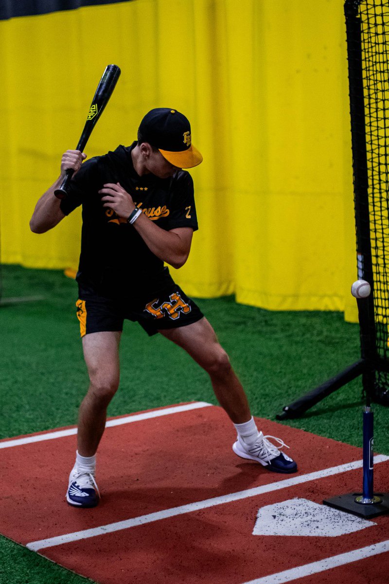 FHPirates's tweet photo. Technique is everything! Getting the right range of motion not only to maximize every at bat, but to also reduce the risk of injury. 

#FHPride #FHFam #RaiseIt #TrainToWin #Pirates #FieldhousePirates #OffSeason https://t.co/jmR6ylwD60