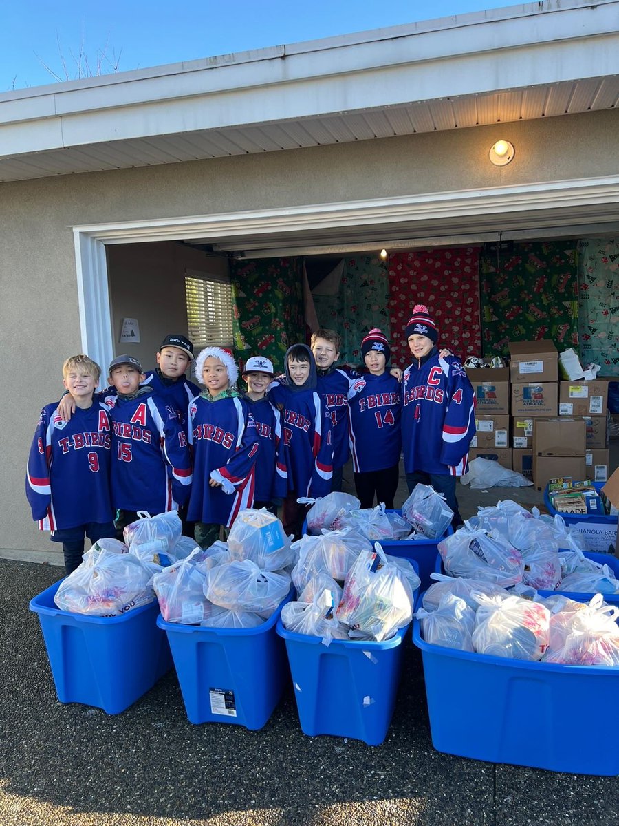 We want to give a shoutout to our U13A1 team for taking the time to pack 83 bags of food for local families!

Christmas Cheer Project is on a mission to support hundreds of families locally. Check out their page to see how you can help!

We are all in this together. 💙