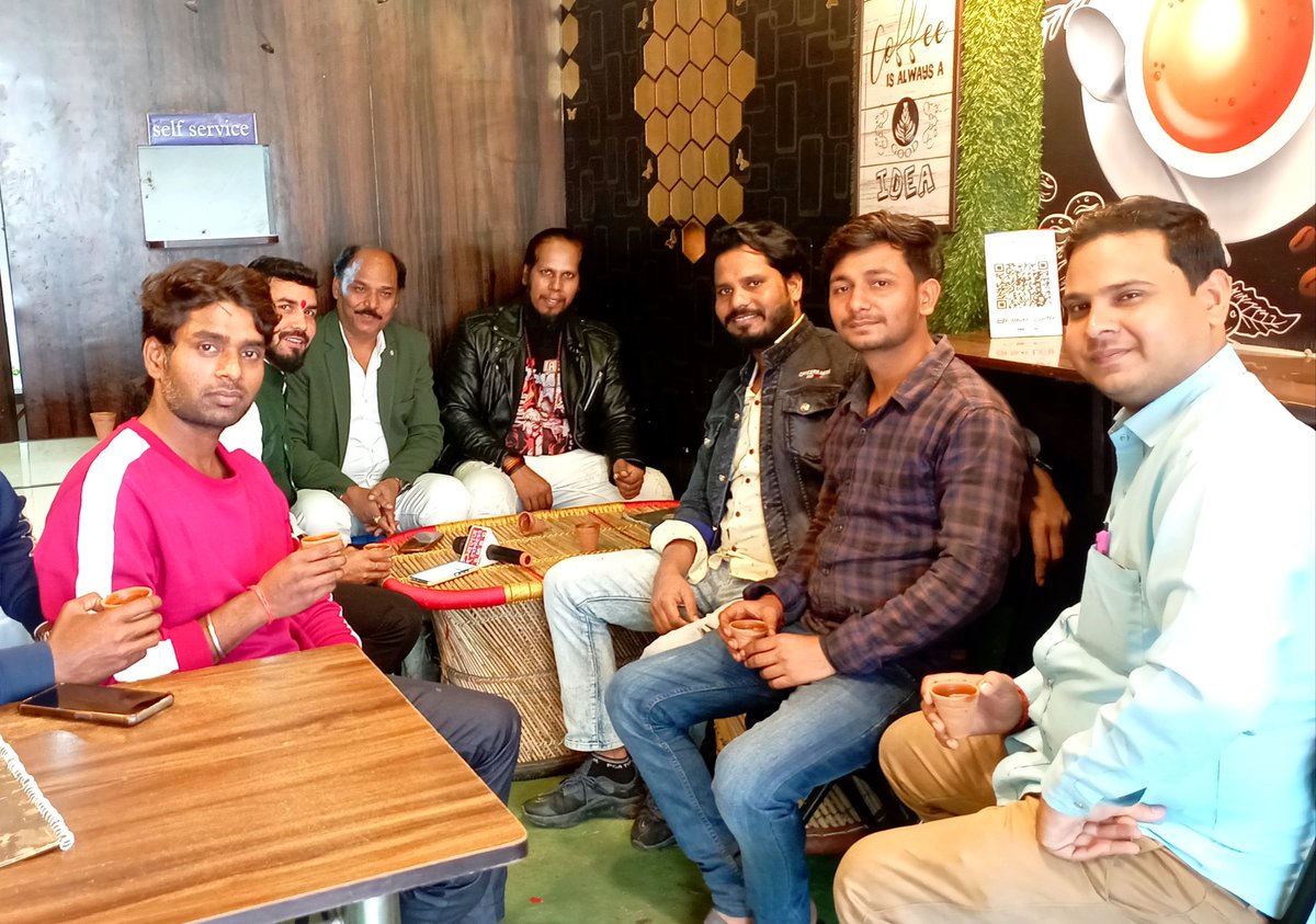 #रायबरेली-2 बनने जा रही #फिल्म
की लोकेशन देखने मेरे शहर लालगंज आए फिल्म के #एक्टर_गौरव_कुमार व डायरेक्टर आयाज खान व टीम के साथ चाय की चुश्की के साथ  बातचीत हुई। साथ मे स्वराज एक्स्प्रेस न्यूज चैनल के पत्रकार बडे भाई अजय प्रताप सिंह, भाई शिव प्रकास सोनी भी रहे ।