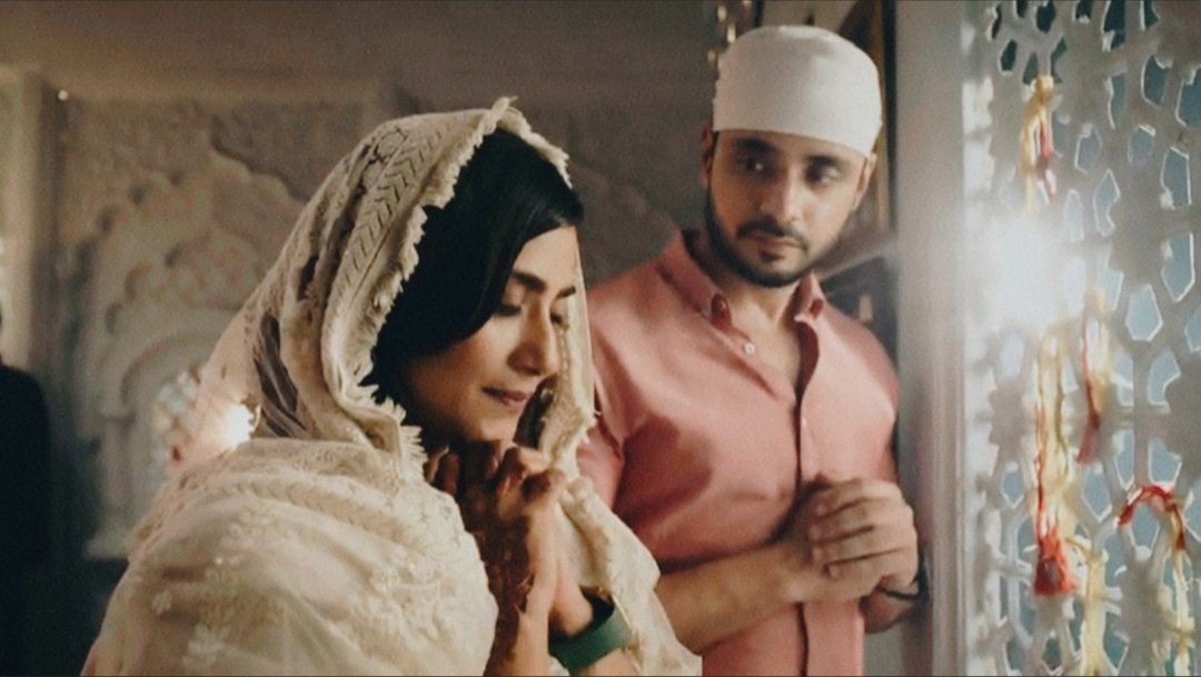 KoiJaaneNa's tweet image. &quot;yeh pyaar hi hai joh aapko aapke rabb se mila de majboor karde yeh maan ne ke liye ke woh hai aur unki meher hai aap par&quot;
this will always be precious 🫶🏼
#KathaAnkahee ▪︎ #KaViaan 

ONE YEAR WITH KATHA ANKAHEE