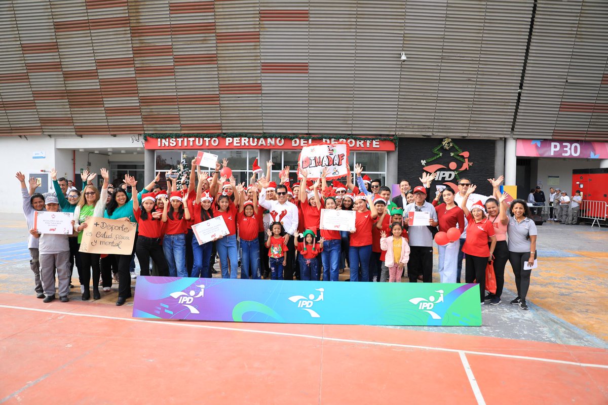 Agencia_Andina's tweet photo. 🎄 Talentos del deporte presentaron primer flashmob navideño en el Estadio Nacional https://t.co/5VbInv0VuX 

Niños, niñas y adolescentes pertenecen a La Academia del Instituto Peruano del Deporte (IPD). https://t.co/wiXSahnTYc