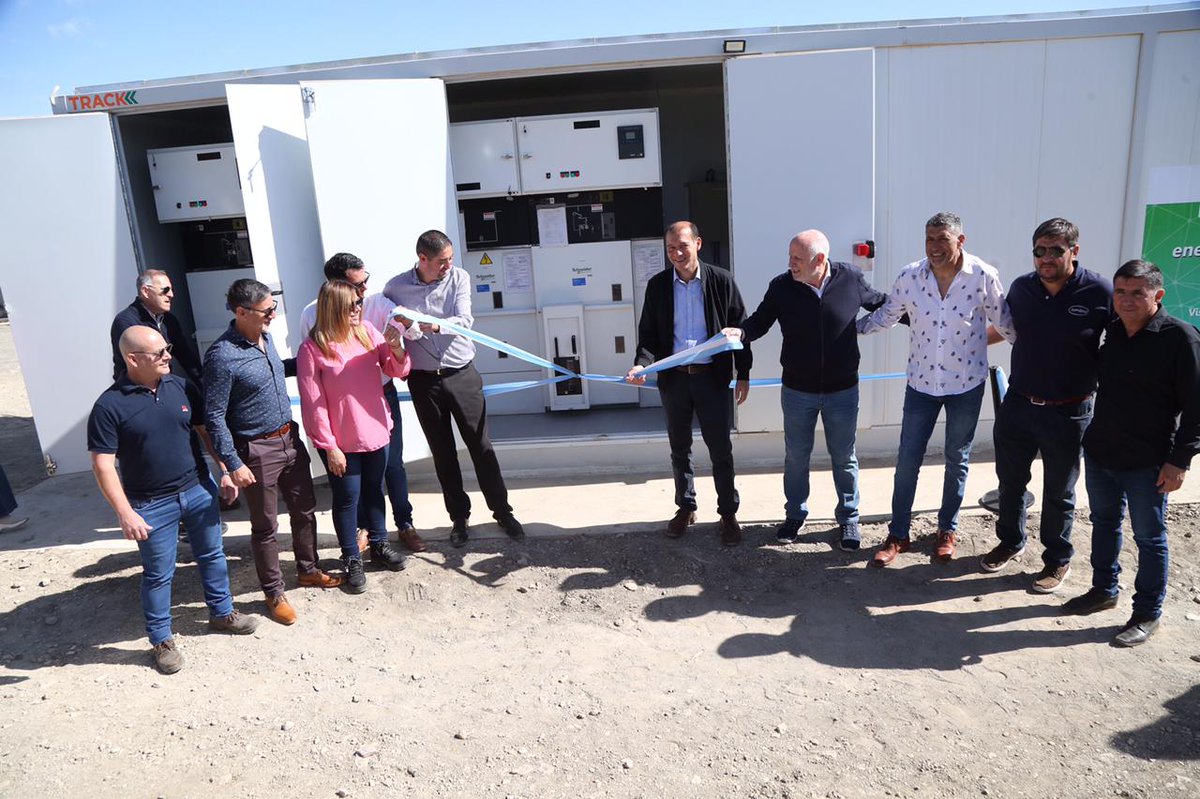 OmarGutierrezOk's tweet image. ¡Neuquén ya tiene su primer parque solar en el norte neuquino!
Con orgullo, inauguramos el parque fotovoltaico El Alamito.
Un importante avance para
📊diversificar la economía
♻️reconvertir la matriz energética
⚖️equilibrar el desarrollo territorial sustentable y equitativo.