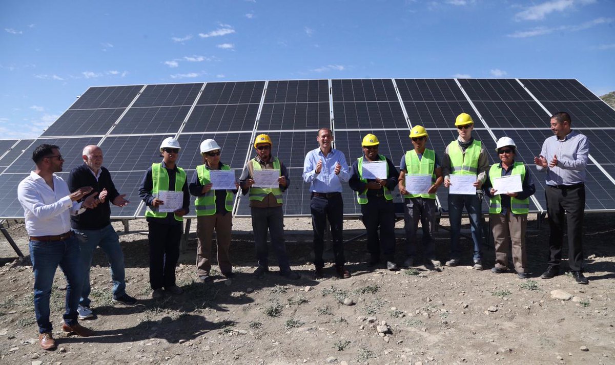 OmarGutierrezOk's tweet image. ¡Neuquén ya tiene su primer parque solar en el norte neuquino!
Con orgullo, inauguramos el parque fotovoltaico El Alamito.
Un importante avance para
📊diversificar la economía
♻️reconvertir la matriz energética
⚖️equilibrar el desarrollo territorial sustentable y equitativo.