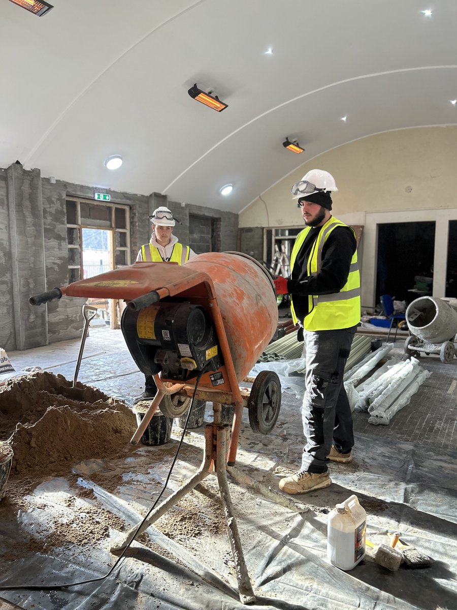 Happy #InternationalVolunteersDay! 👏 We'd like to recognise the incredible work of our plastering students from #YstradMynach helping to restore the important Cefn Fforest Miners Institute, adding value to their community!👷🏼🧱