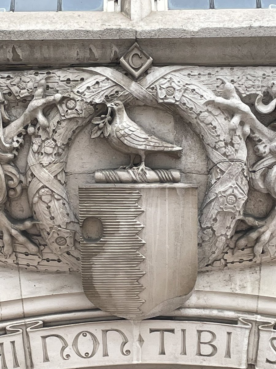 LoveBattersea1's tweet photo. @peter_graham @humantravl @NorthcoteTories @wandbc Noted, thanks for this further reply. Very concerned about the future of #BatterseaLibrary now - it’s a precious part of our heritage and the old reference Library within it is full of old carvings inside & out, with Battersea emblems including 🐝🐝🐝 https://t.co/xne2ymMuDY