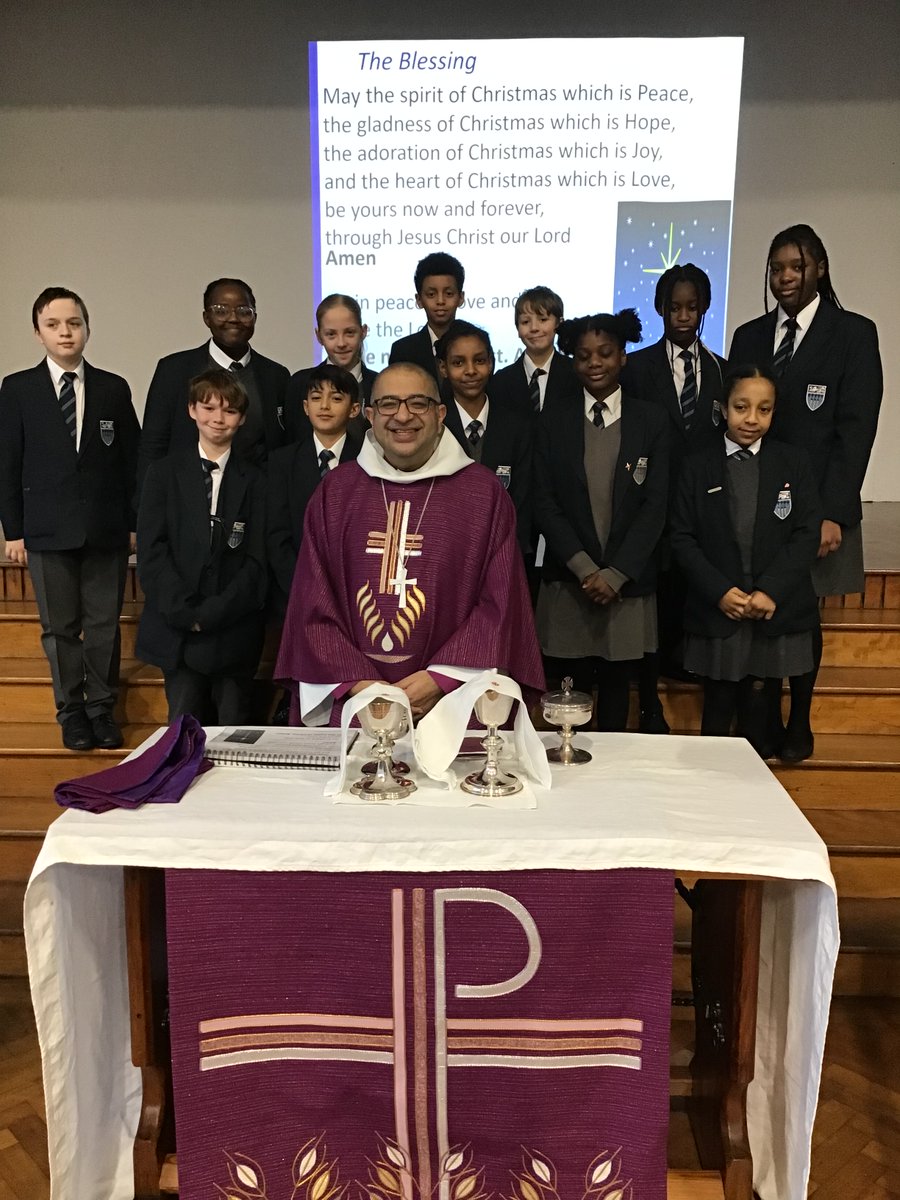 What a wonderful start to the Advent season! Year 7 celebrate their first communion service at Abbey Grange with Bishop of Kirkstall, Arun Arora presiding. Full of hope, peace, joy and love #Advent #worship @RevArun @abgacademy @LeedsCofE